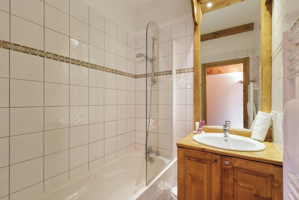 Family Apartment, Multiple Bedrooms (Vallorcine Balme 22 ski in / ski out)