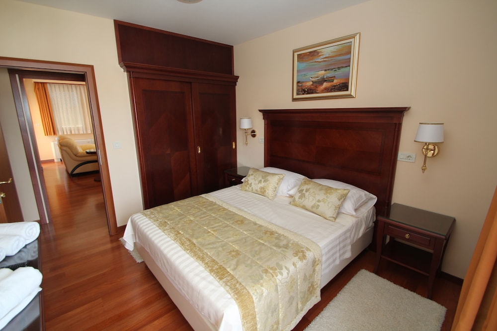 Deluxe Apartment, 2 Bedrooms, Terrace - Photo 5
