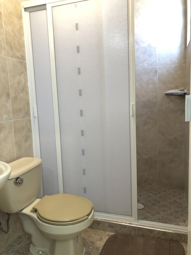 Family House, 3 Bedrooms, Kitchen, Ground Floor photo 3