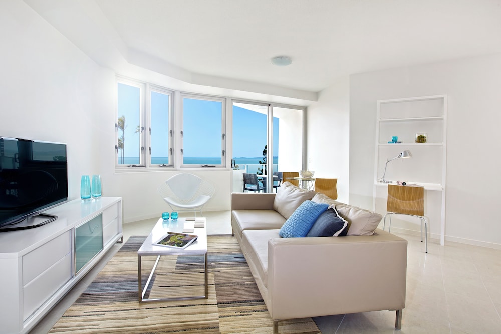 1 Bedroom Apartment Water Views photo 2