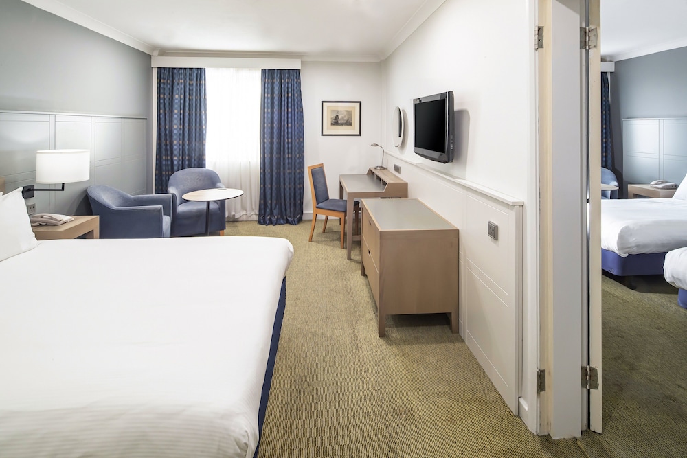 Standard Room, 1 Queen Bed - Photo 6
