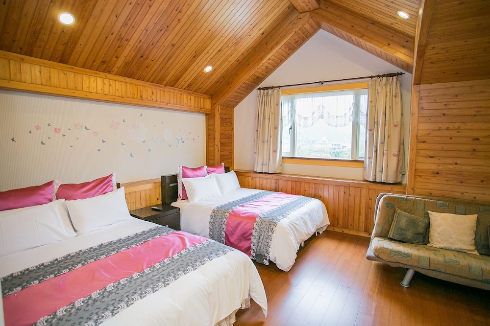 Deluxe Quadruple Room, 2 Double Beds photo 1