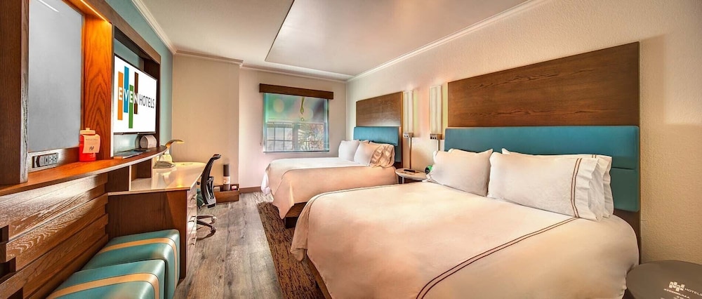 Standard Room, 2 Queen Beds, Lake View - Photo 1