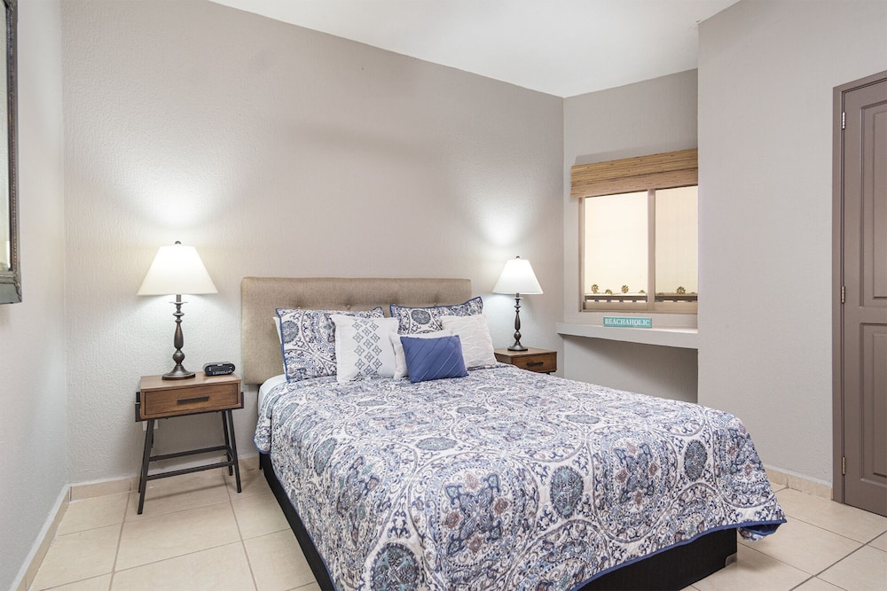 Condo, 2 Bedrooms, Sea View