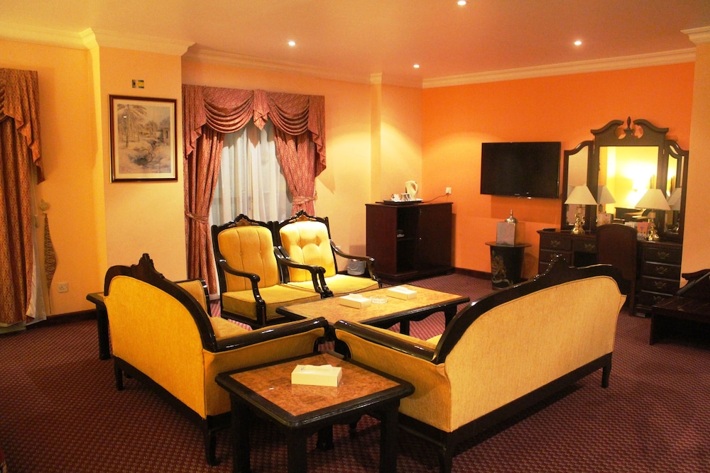Suite, 1 King Bed - Photo 7