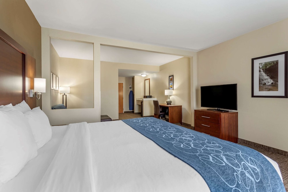 Suite 1 King Bed with 2 Person Whirlpool Tub photo 1