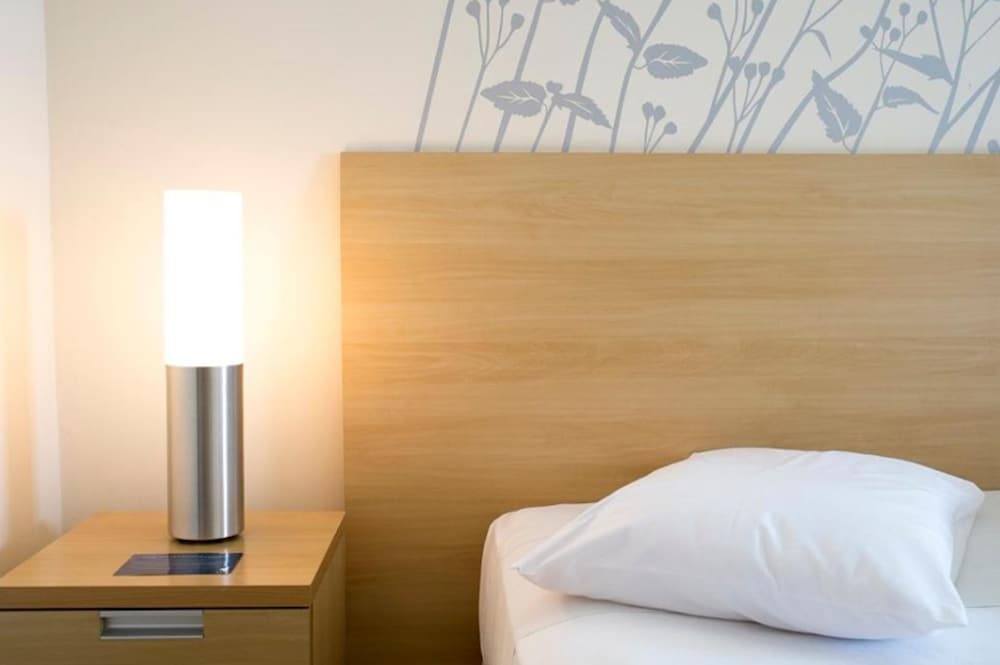 Standard Room, 2 Twin Beds, Balcony, Ocean View - Photo 2