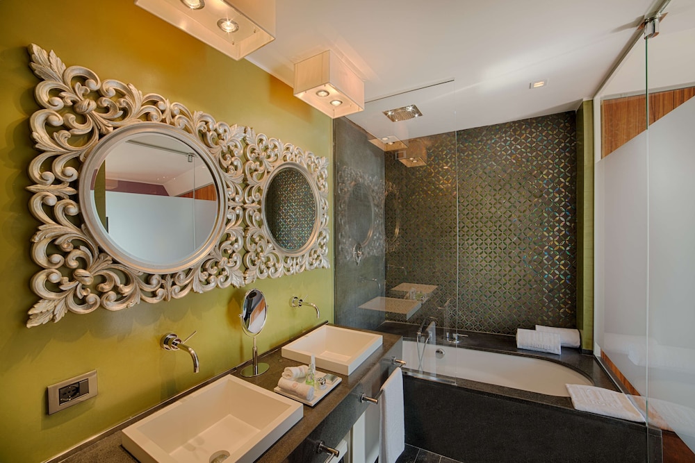 Premium Room (View, Extra Bed 3 adults) - Photo 6