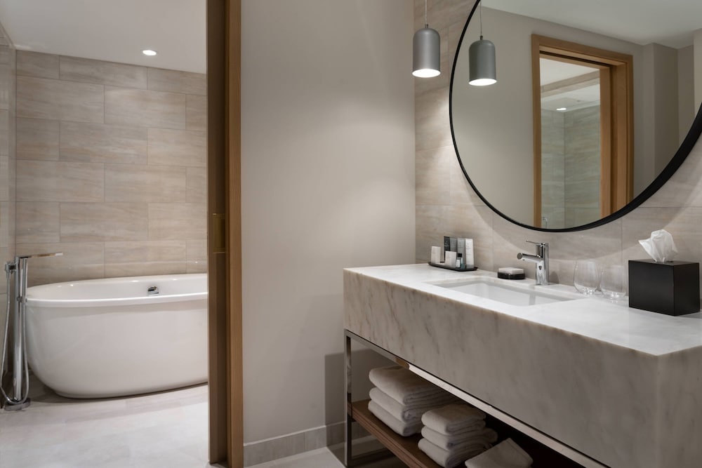 Chairman Suite, 1 Bedroom, High Floor (Corner)