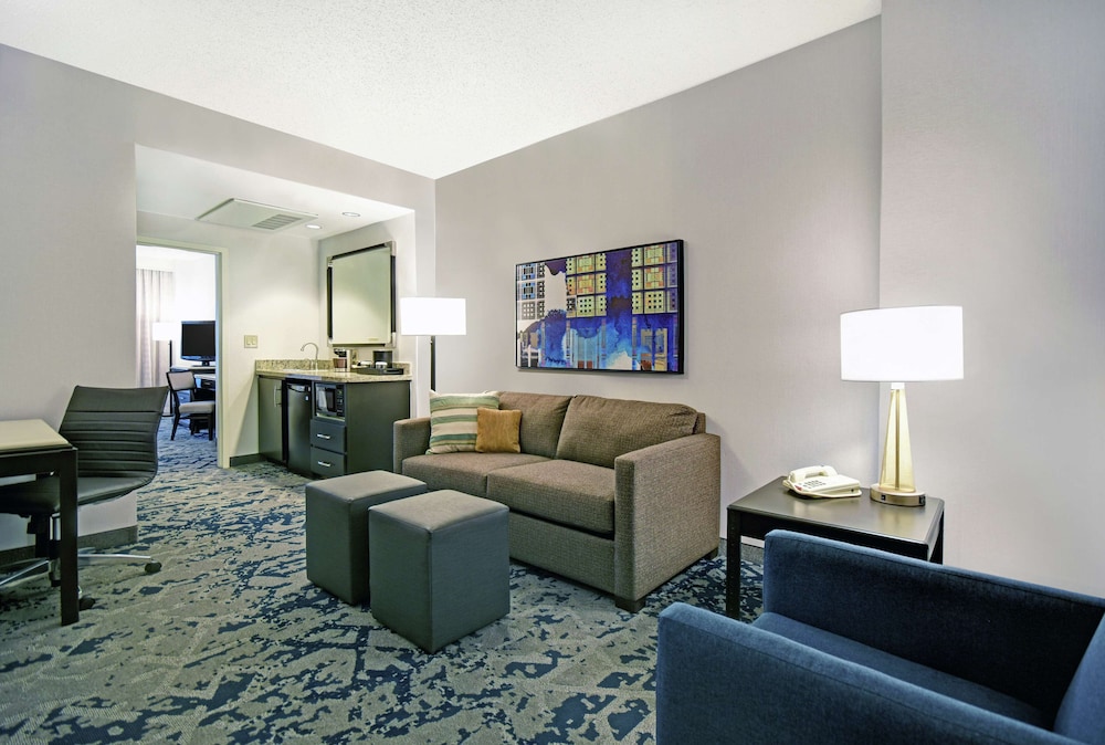 Premium Suite, 2 Double Beds, Accessible, Bathtub - Photo 4