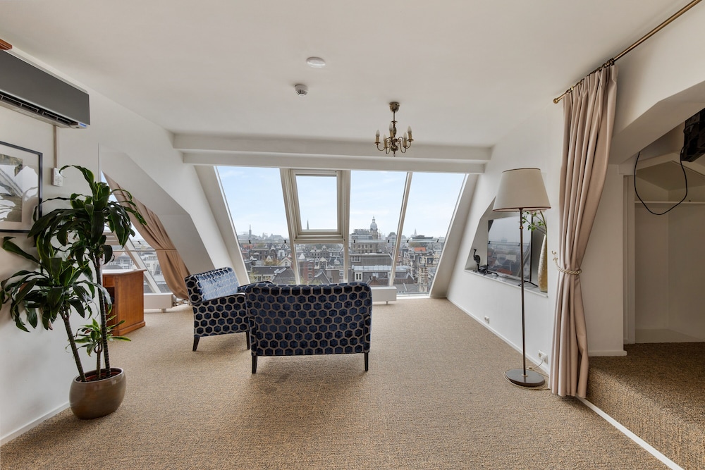 Suite, 1 King Bed, City View