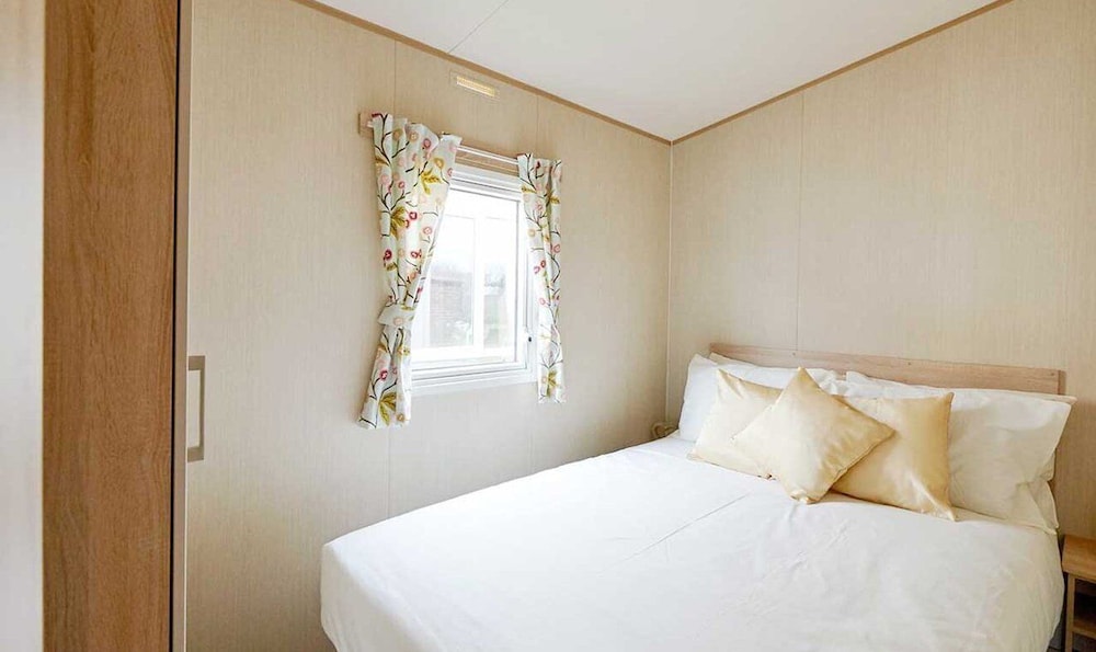 8 Berth Comfort Caravan 6 photo 2