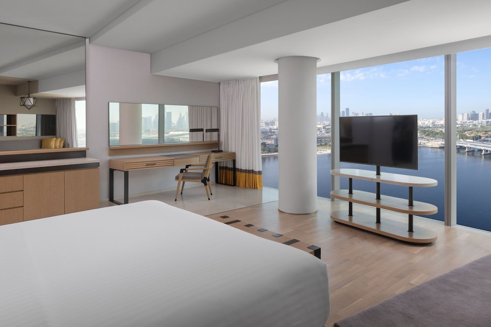 Grand Room, 1 King Bed