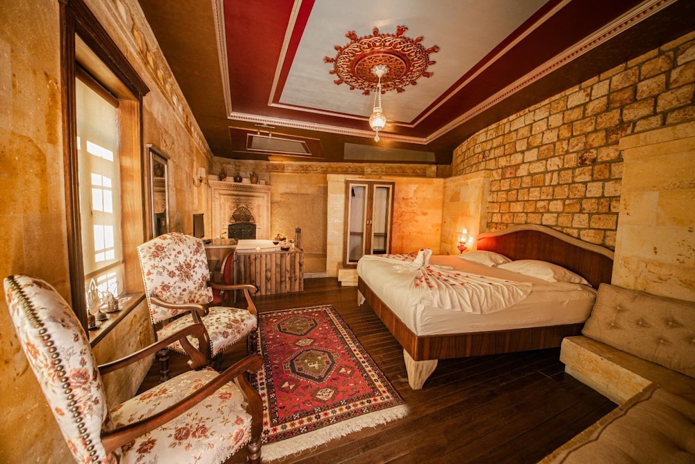Junior Room, 1 King Bed, Jetted Tub photo 1