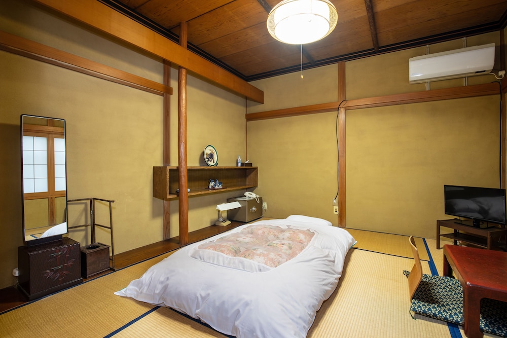Japanese Style Room (Shared Bathroom) Free Wifi photo 3
