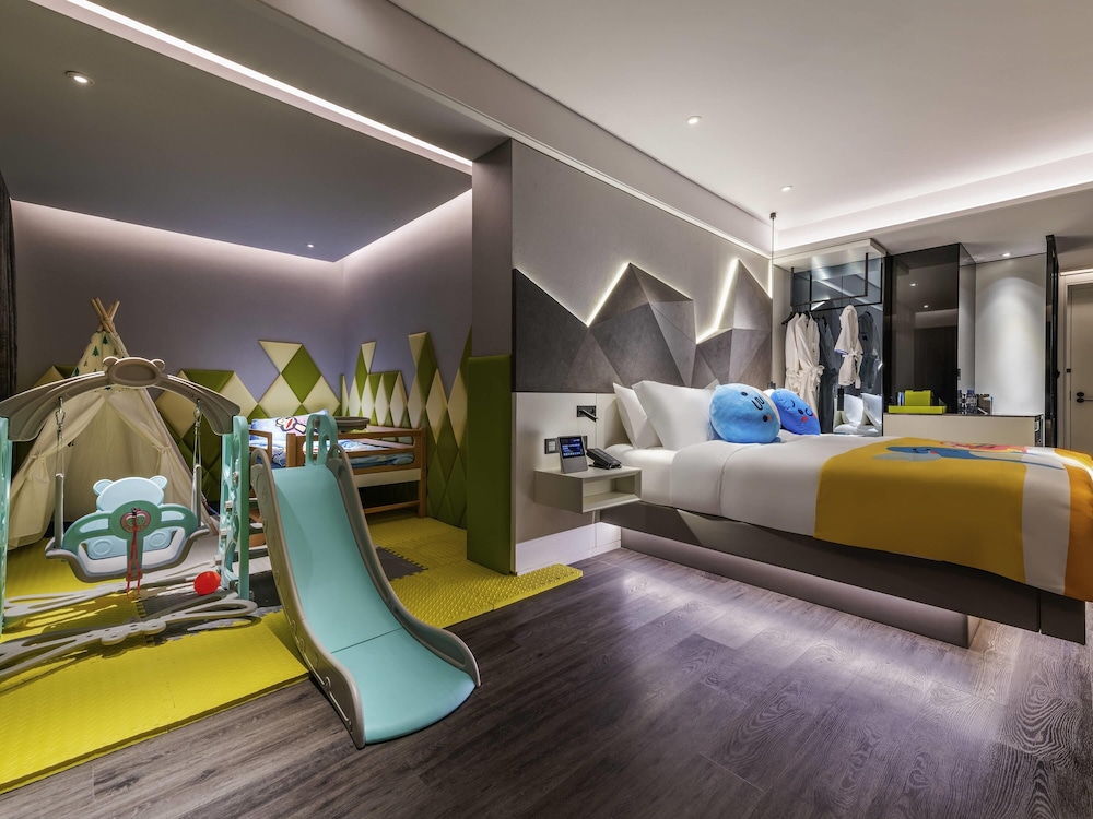Family Room, 2 Double Beds (Classic)
