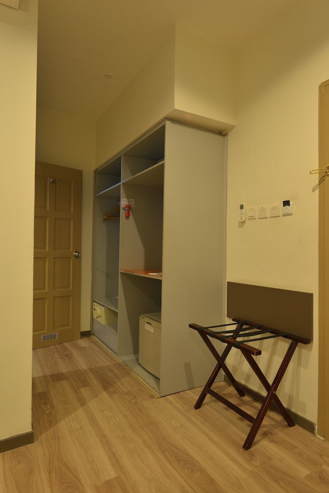 Superior Twin Room (No View) - Photo 3