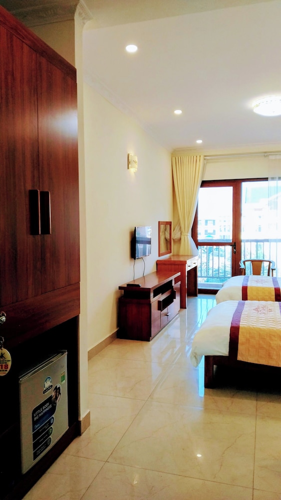 Deluxe Double or Twin Room, Hill View