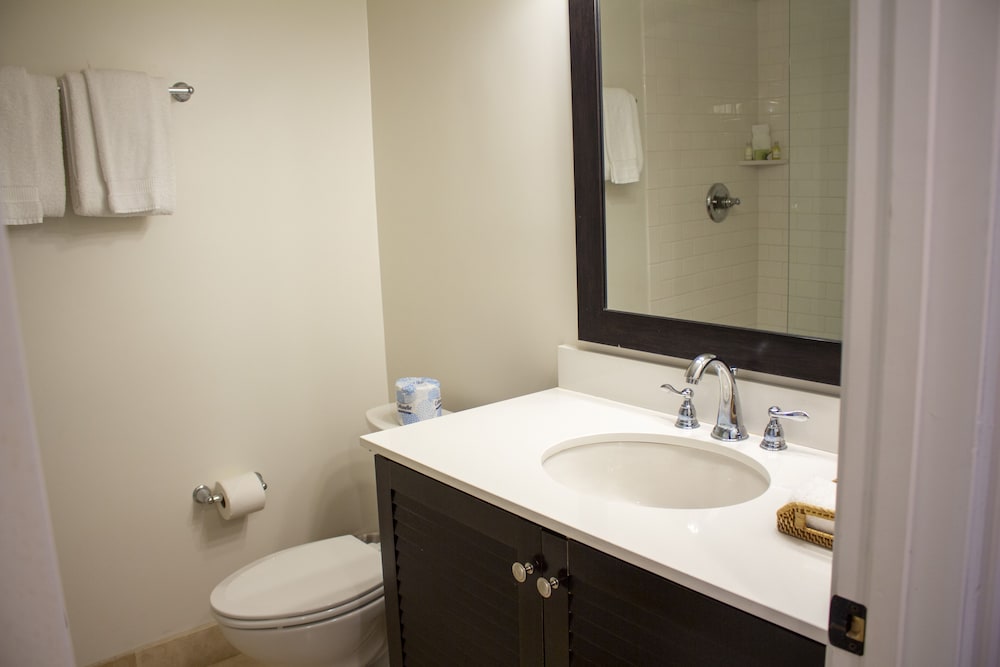 Standard Room, 2 Queen Beds, Non Lakeview, Non Smoking - Photo 5