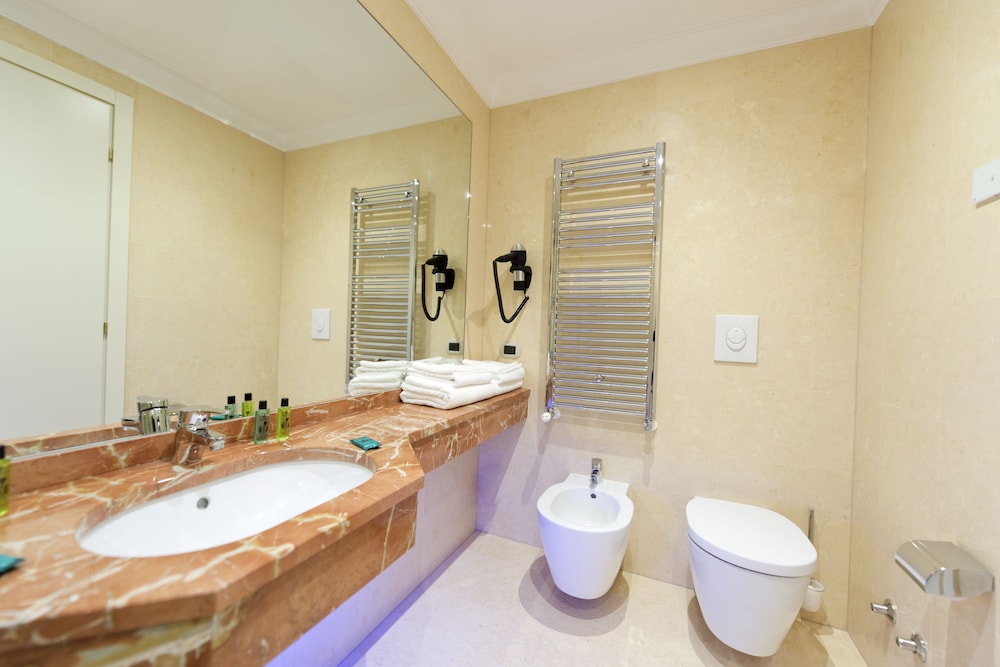 Deluxe Double Room, 1 Double Bed photo 3