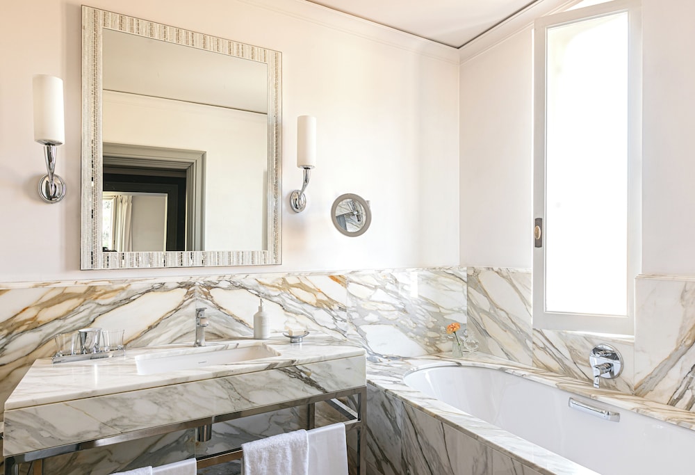 Picasso Suite with Terrace (Non Smoking) thumbnail 5