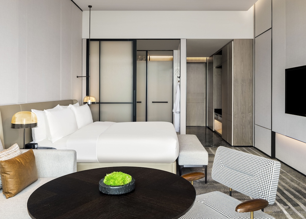 Premium Room, 1 King Bed, Lake View - Photo 3