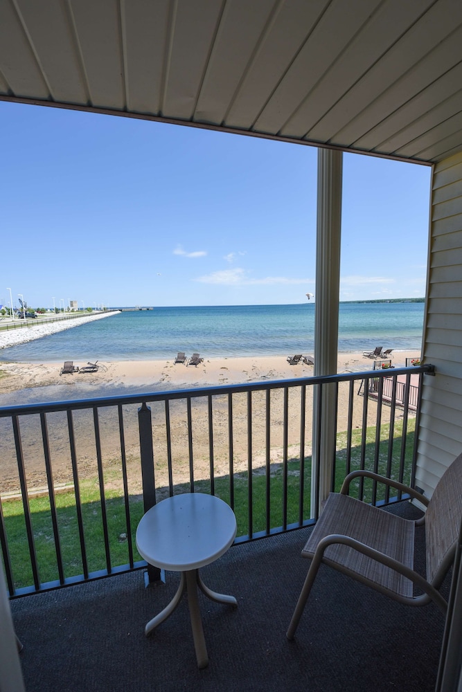 Suite, Multiple Beds, Non Smoking, Lakeside (with Sofabed) - Photo 3