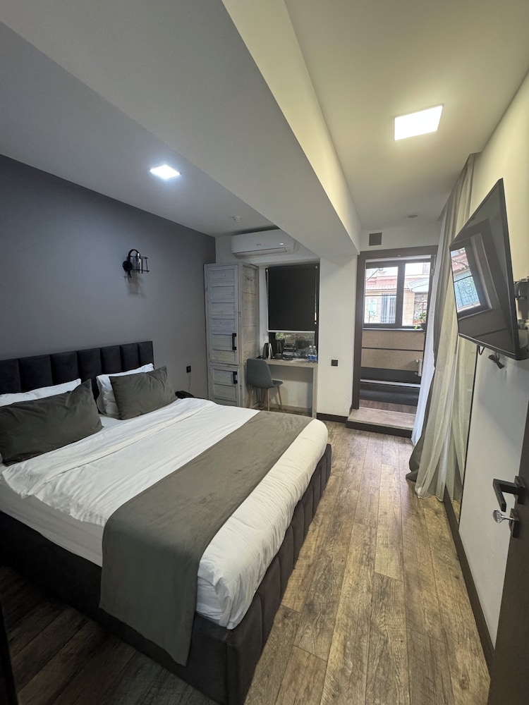 Economy Room