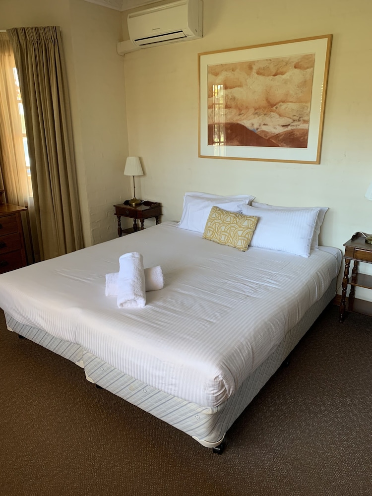 The Estate (9 King Beds / 18 King Single Beds) photo 3