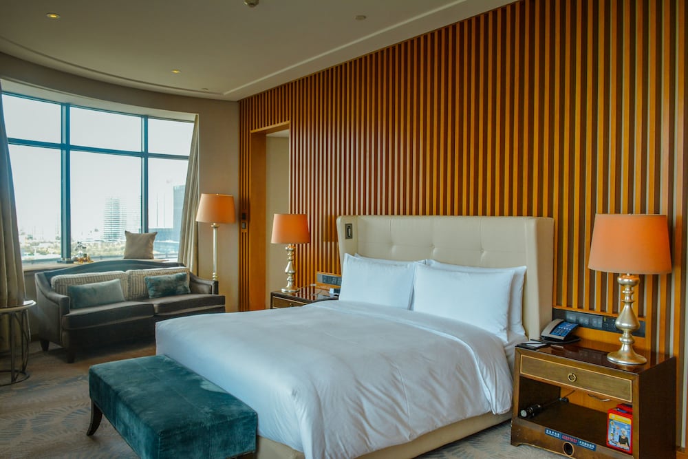 Deluxe Room, 1 King Bed photo 3