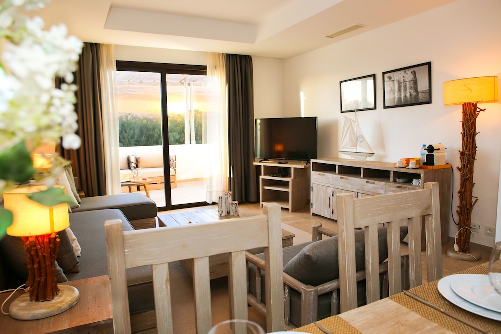 Junior Suite, 1 Double Bed, Non Smoking, Park View photo 2