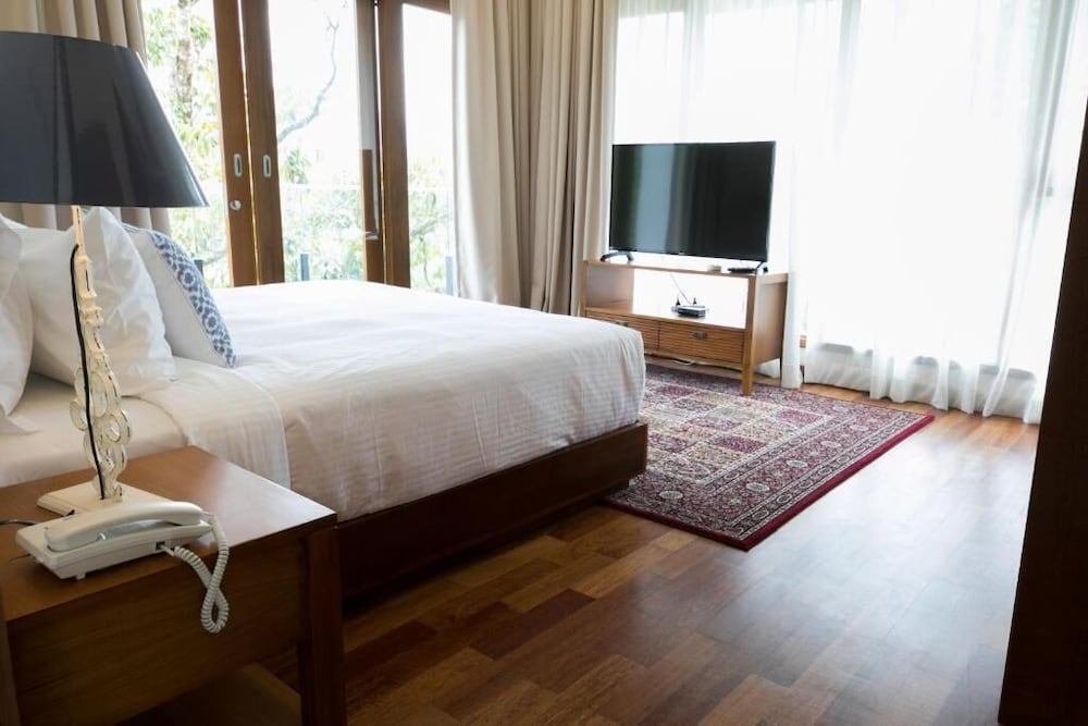 1 Bedroom Rainforest View Suite