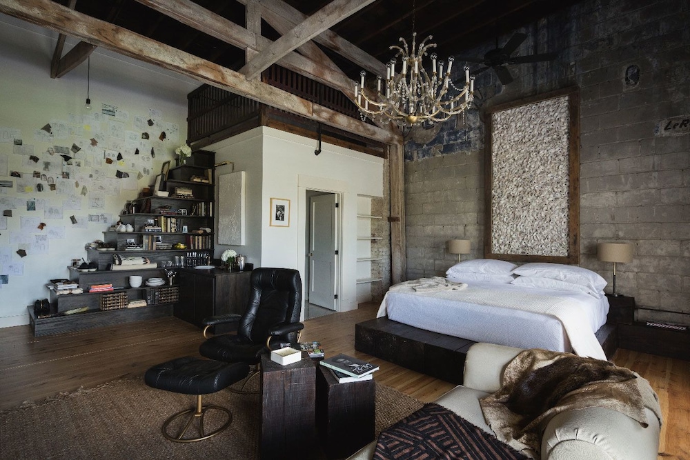 Superior Suite, 1 King Bed, Balcony photo 1