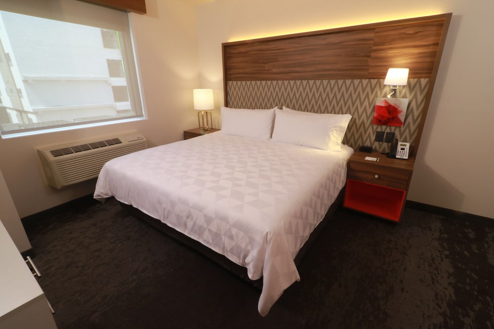 Suite (Primary)