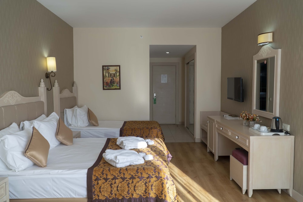 Standard Room, Partial Sea View