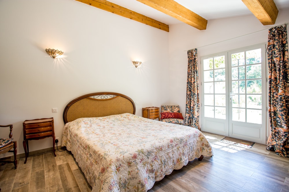 Comfort Room, 1 Queen Bed photo 2