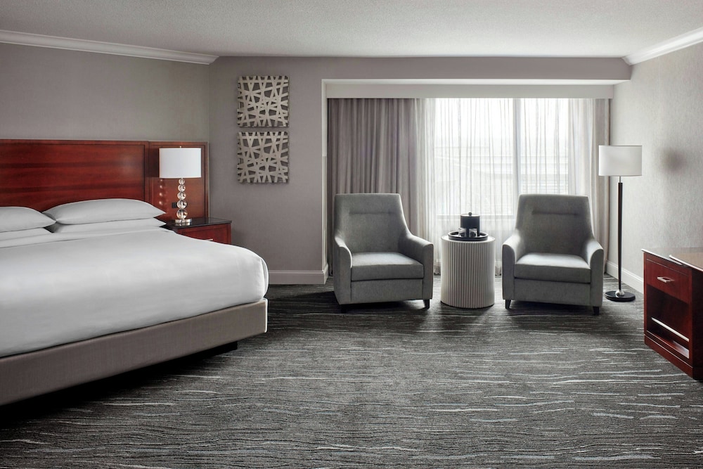 Signature Suite, 1 King Bed - Photo 1