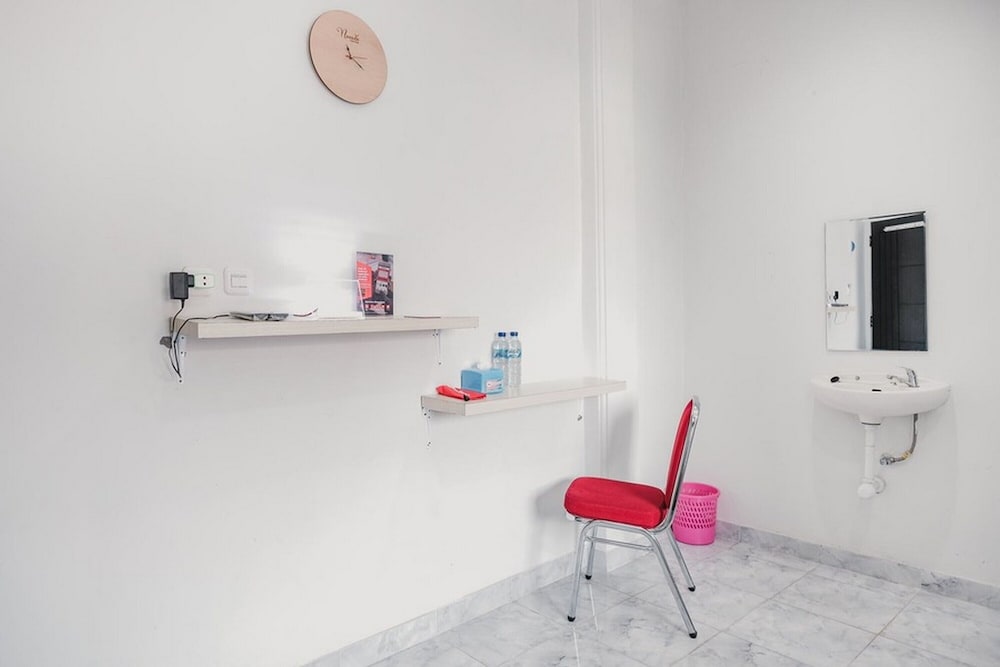 Double Room (RedDoorz) - Photo 7