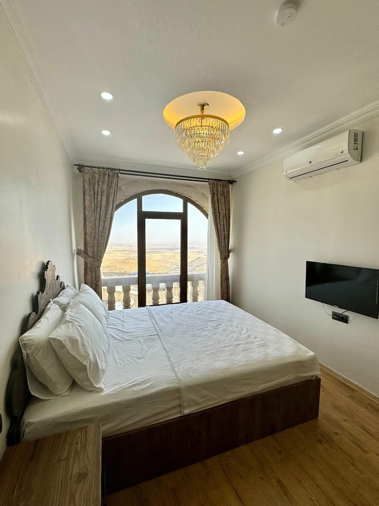 Deluxe Room, City View