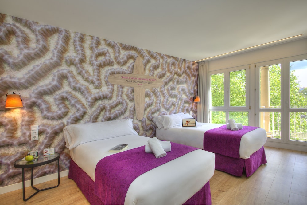 Premium Twin Room photo 3