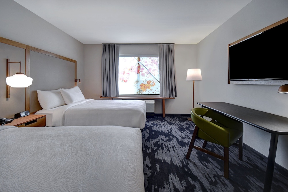 Room, 2 Queen Beds (Mobility/Hearing Accessible, Tub) photo 1