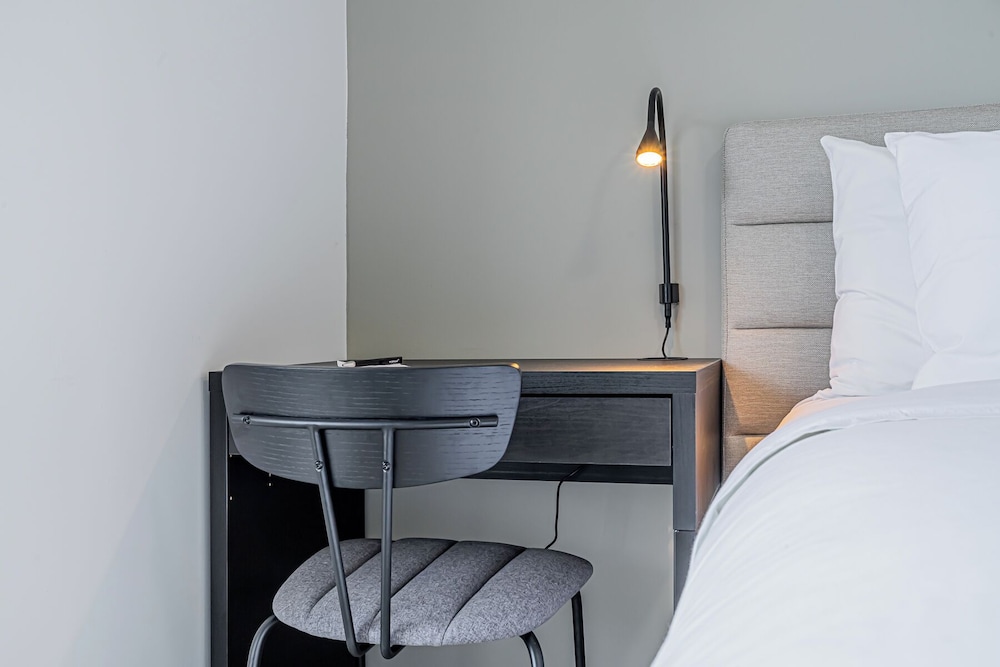 Apartment (15B)