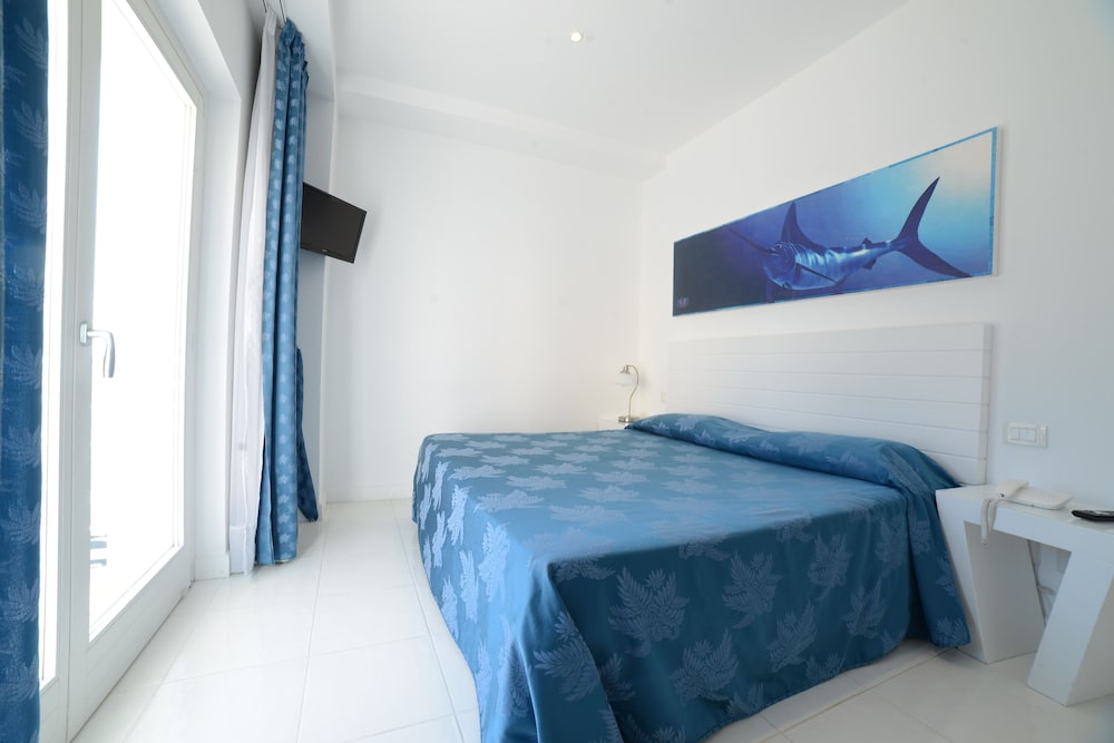 Classic Double or Twin Room, Balcony, Partial Sea View