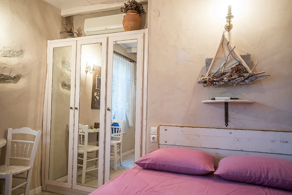 Double Room - Photo 3