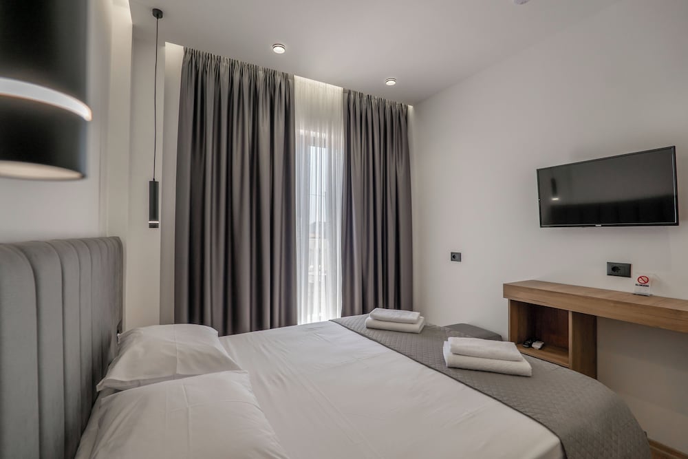Deluxe Double Room, Partial Sea View photo 3