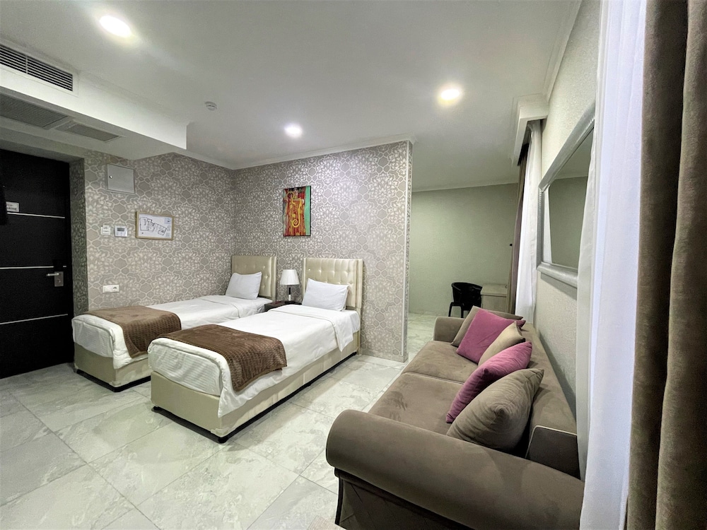 Family Room, 2 Bedrooms photo 3