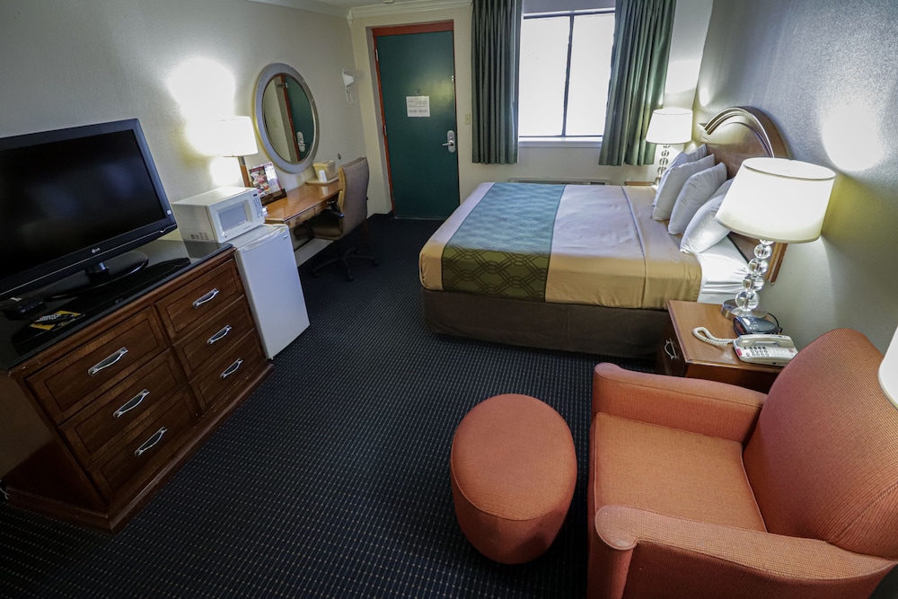 Room, 1 King Bed, Non Smoking - Photo 2