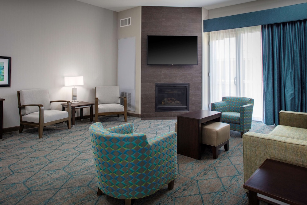 Suite, 1 King Bed, Non Smoking - Photo 2
