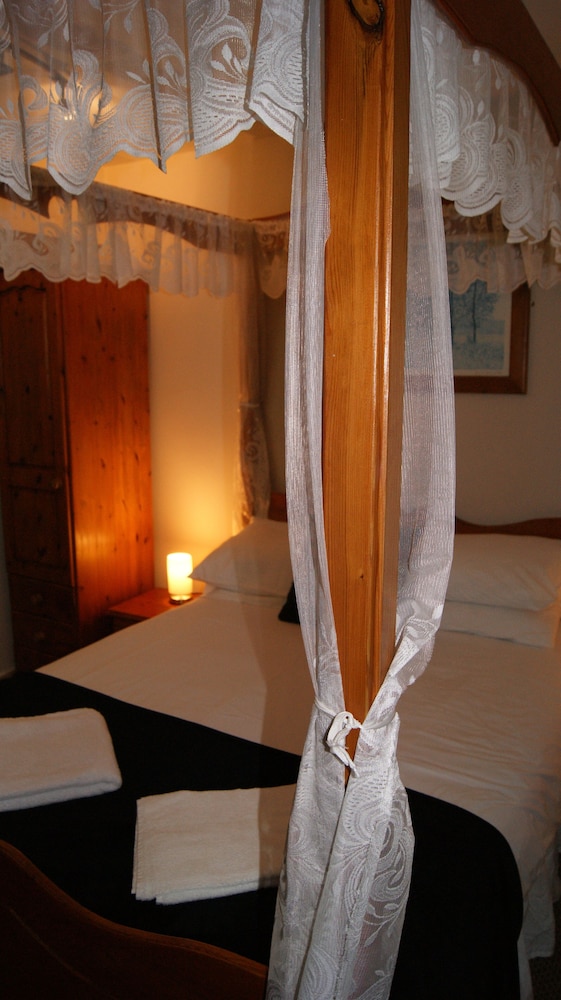 Double Room (Room 10 Four Poster)