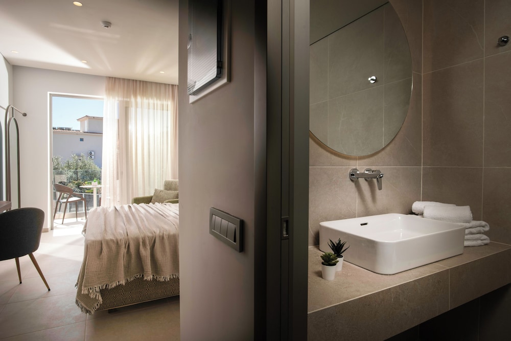 Superior Double or Twin Room - Photo 9